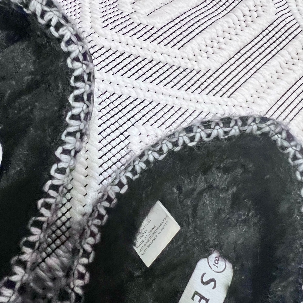Cozy Serra Black Platform Slippers - Picture 5 of 5
